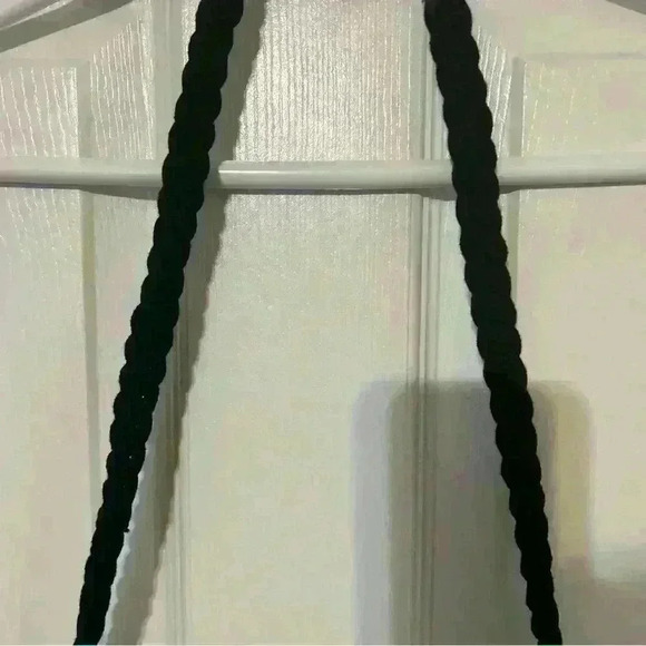 Danielle Nicole Crossbody knit, fringe, Crochet EUC wood handles - Picture 5 of 8